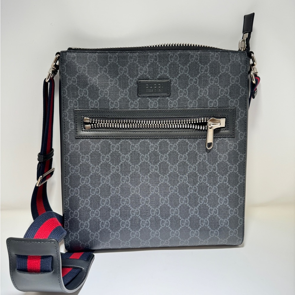 GUCCI Small GG Supreme Canvas Messenger Bag Black 523599